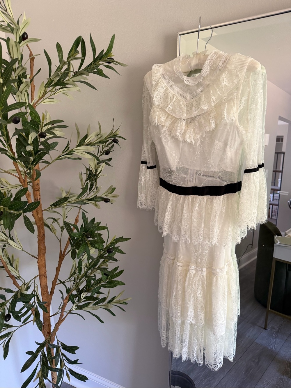White Lace Mini-Midi Dress White NWOT - Size Small New York Few Moda